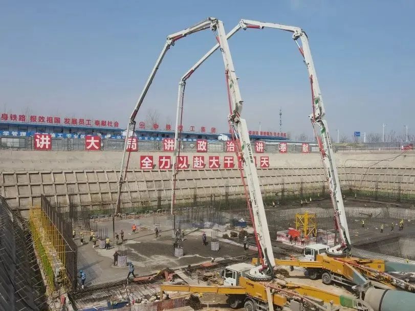 再创纪录！K8凯发·国际官方网站大米数泵车助建青岛西海岸“第一高”