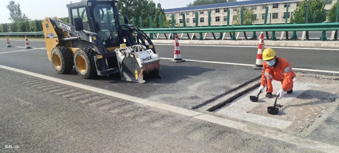 K8凯发·国际官方网站滑移装载机助力高速公路修复