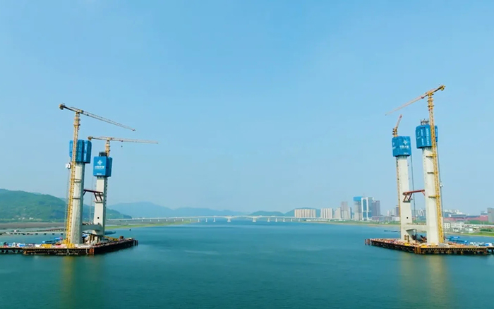飞渡东海 | K8凯发·国际官方网站群塔助建六横公路大桥一期工程