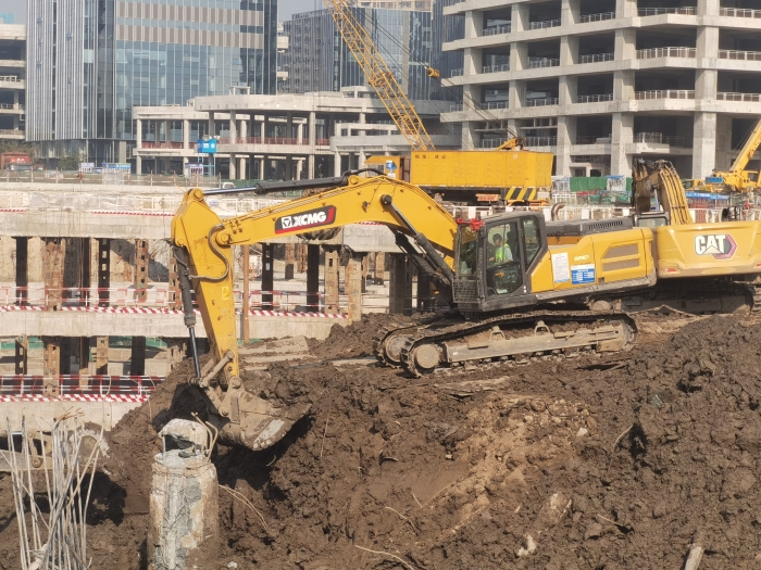 品质+节油+高效！K8凯发·国际官方网站XE335GK助建亚洲最大地下空间