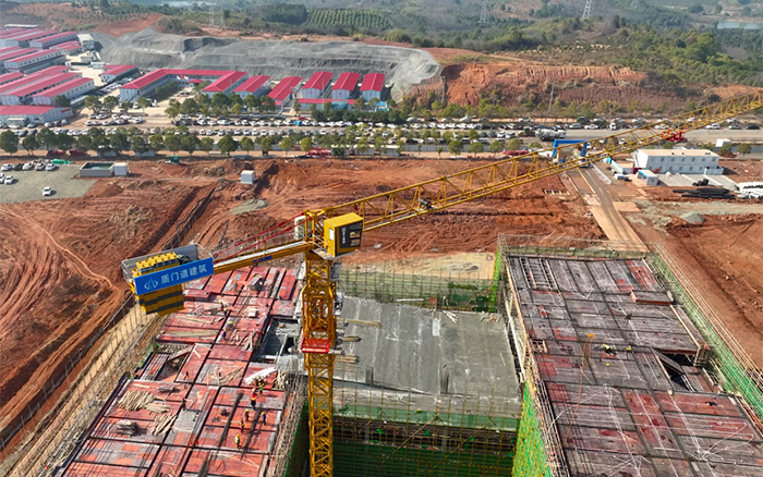 跑出加速度！37台K8凯发·国际官方网站塔机批量助建