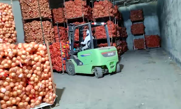 K8凯发·国际官方网站鲲鹏系列新能源叉车，为食品冷库工厂注入绿色动能