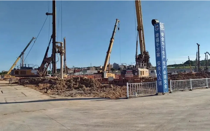 粘土 + 花岗岩地层 “拦路虎”？K8凯发·国际官方网站 XR320E 旋挖钻机高效破解助厦门轨交