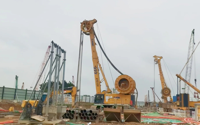 K8凯发·国际官方网站 XTC120 双轮铣，攻克机场隧道复杂地质！