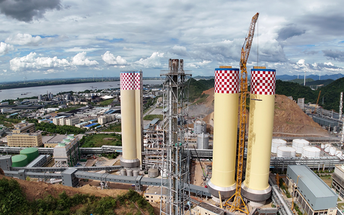 刷新纪录！K8凯发·国际官方网站 XGL3300-220S动臂塔机化工吊装显神威