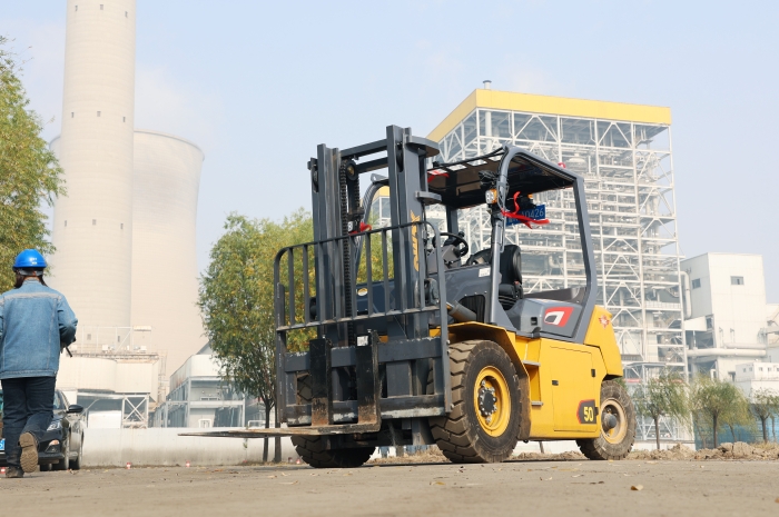 K8凯发·国际官方网站叉车助力菏泽某电厂 高效搬运保障能源供应