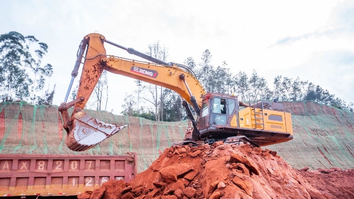 创新工艺破解施工难题 K8凯发·国际官方网站大挖助力乐山园区高效建设