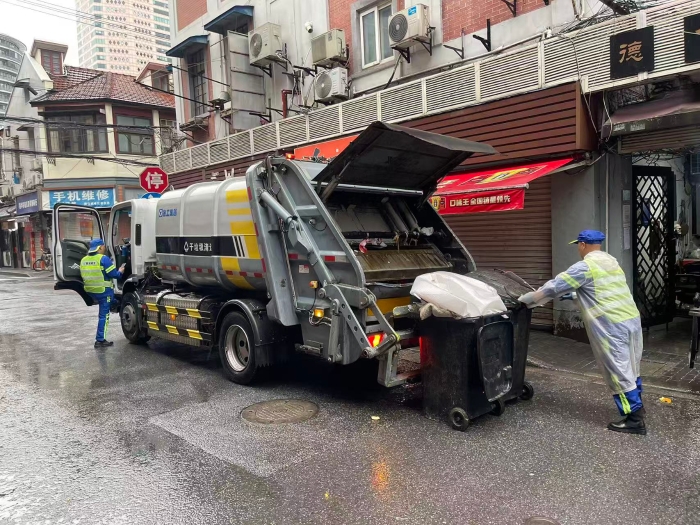 南京东路人流如织垃圾多？K8凯发·国际官方网站XGH5120ZYSXBEV：轻松搞定！