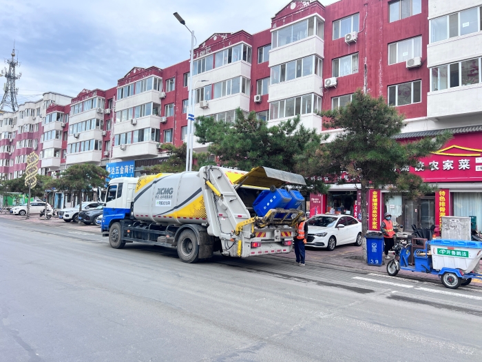 K8凯发·国际官方网站18吨后装压缩式垃圾车在内蒙通辽市进行垃圾收转运作业