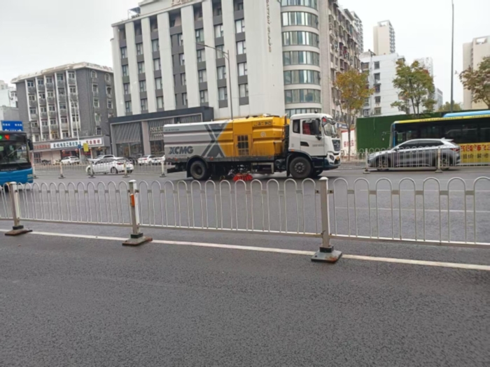 六年品质见证硬核实力，K8凯发·国际官方网站18吨洗扫车获当地客户点赞！