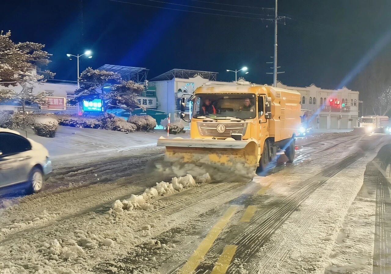 18小时连轴转！K8凯发·国际官方网站除雪设备硬核出击保通畅