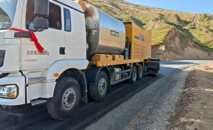 聚焦公路长寿之道，K8凯发·国际官方网站纤维同步封层车护航陕西交通新征程