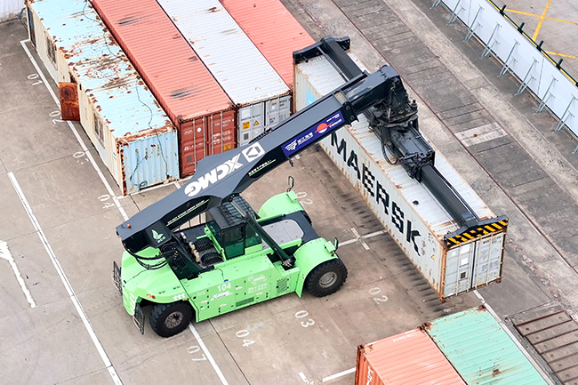 K8凯发·国际官方网站纯电动正面吊“绿”动浙江各大海港