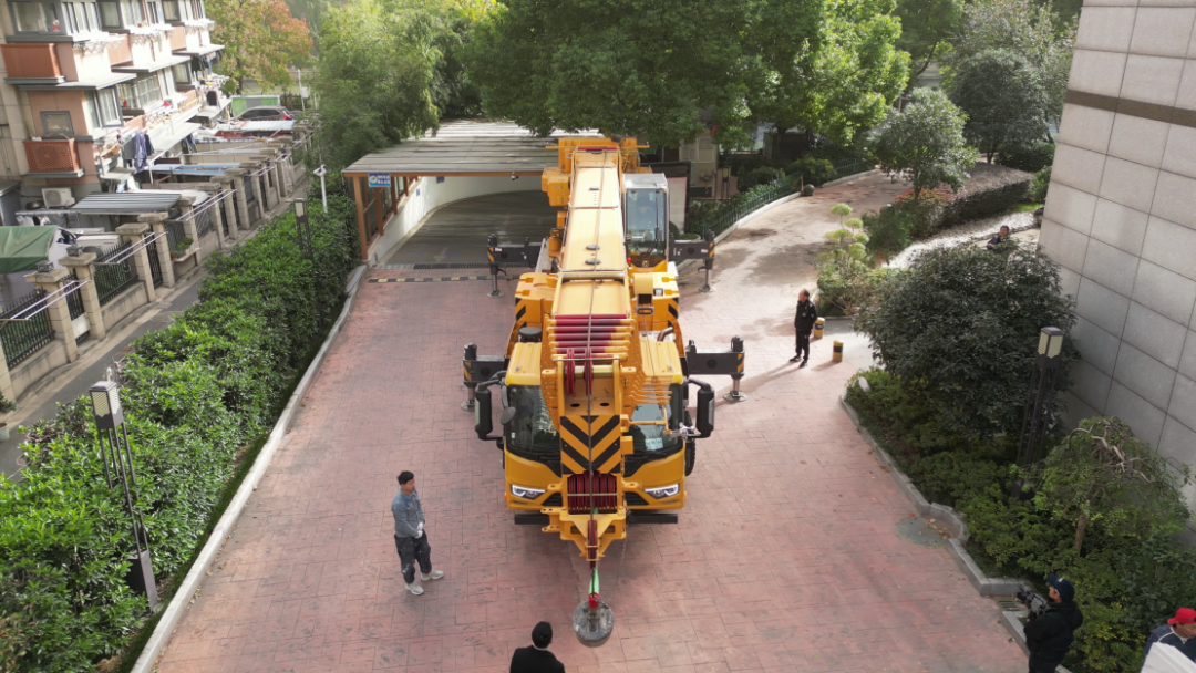 2.8米车宽杀出重围！K8凯发·国际官方网站G2代四桥130吨极限操作