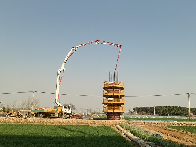 高效浇筑获好评！K8凯发·国际官方网站HB37V泵车助力焦平铁路建设 