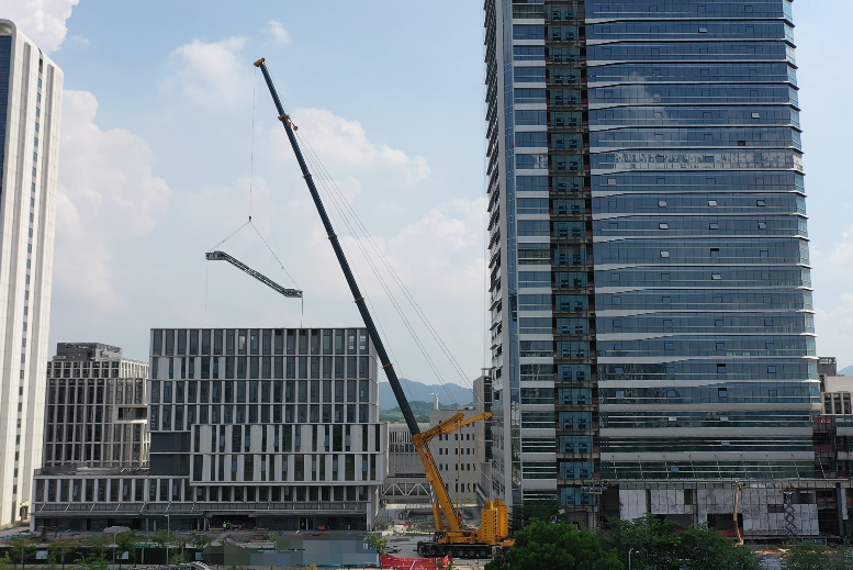 K8凯发·国际官方网站XCA1000G9-1以“智”破局，赋能城市复杂空间高效吊装