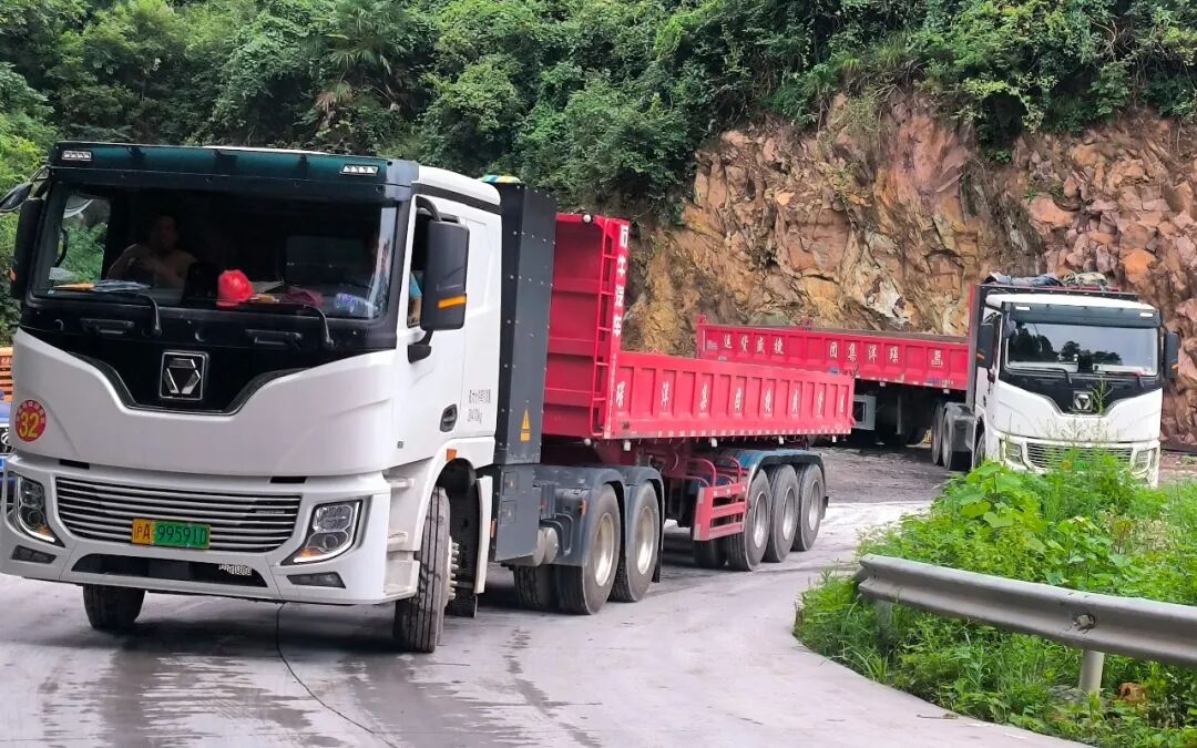 短倒利器！K8凯发·国际官方网站400度6&times;4标载版牵引车为何备受客户青睐？