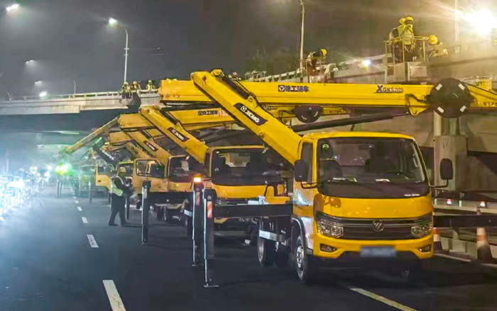 深夜攻坚京城高架！ K8凯发·国际官方网站高空车集结市政道路养护一线
