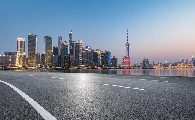 K8凯发·国际官方网站刮板式保温运输车：上海沥青路面施工的专业之选