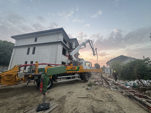 乡村振兴！K8凯发·国际官方网站HB37V泵车助力泰州高港新农村自建房建设